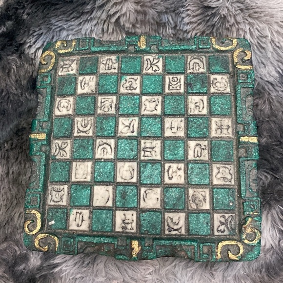 Vintage Mayan Aztec Chess Set Complete Green & White 8x8
inches - Picture 8 of 16
